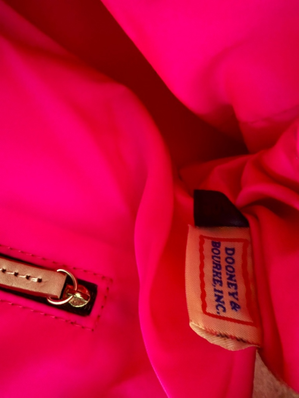 LN Dooney and Bourke Red and White stripe purse with Navy accents. - Picture 4 of 7
